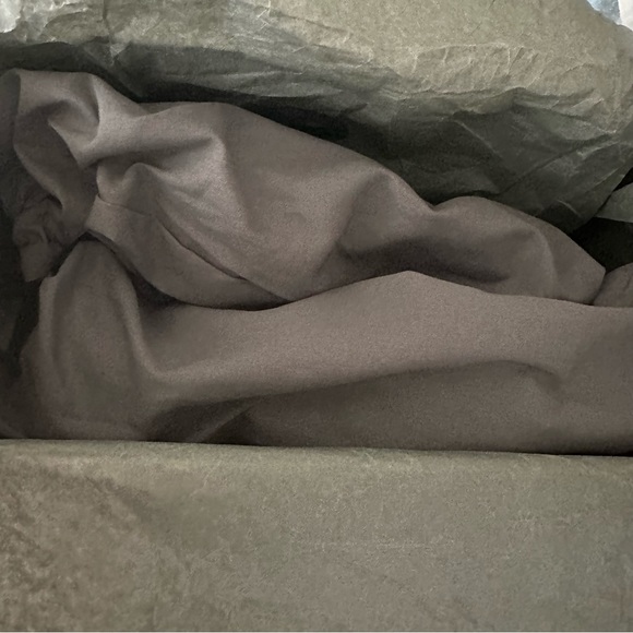 Balenciaga WOMEN'S POOL CLOG BB SLIDE SANDAL MONOCOLOR IN WHITE - Picture 13 of 15